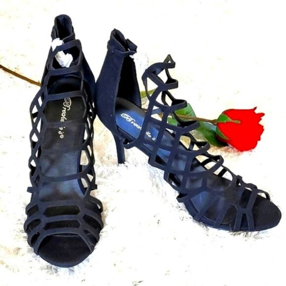 Breckelle's Spiked High Heels Black Size 10 Cut Out Ankle Buckle Prom Cocktail - Picture 1 of 16